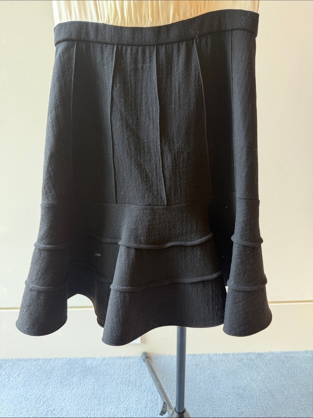 Miu Miu Black and Cream Two-Tone Pleated Mini Dress - Picture 5 of 10
